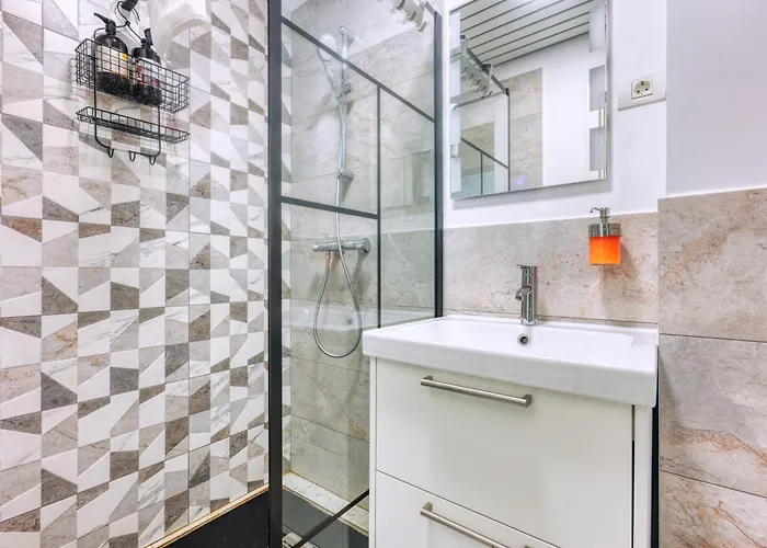 Romana Luxury Design - Center By Pumo *